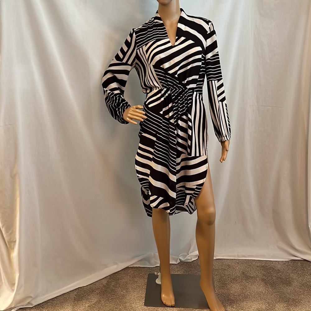 Pull on tunic in polyester georgette.